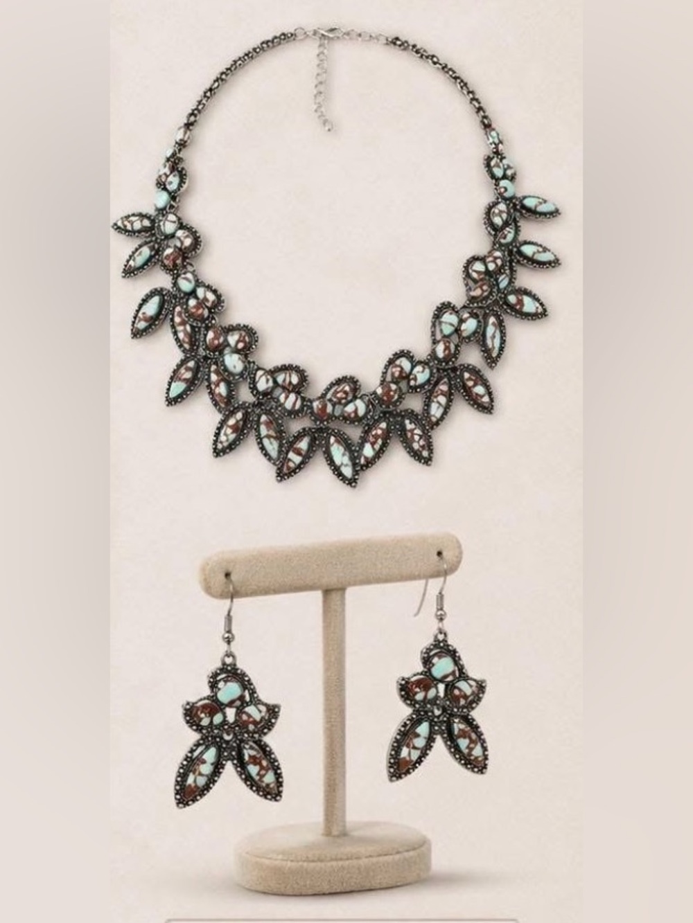 Elegant Silver and White Statement Necklace